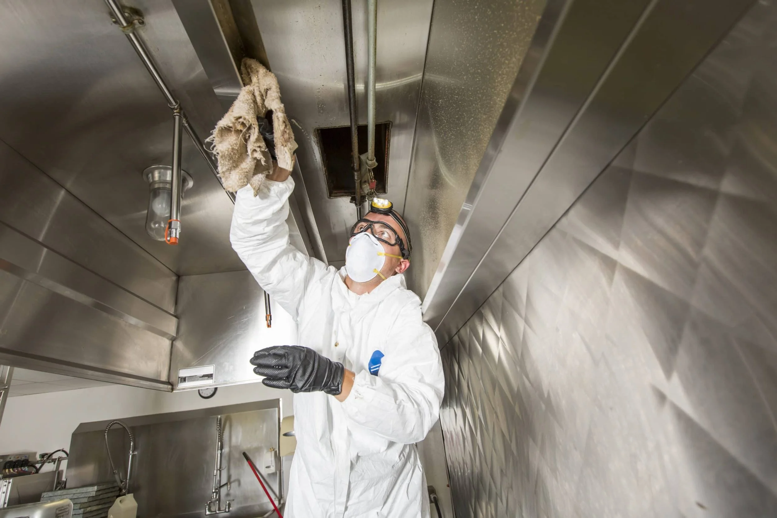 Good vs. Bad Commercial Kitchen Cleaning Practices