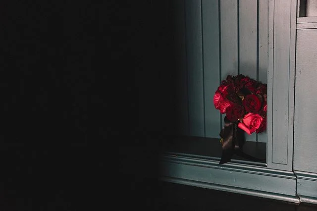 This bouquet is giving me the holidays feels in a big way ❤️🎄
-
Planning &amp; Design: @agoodaffair @agoodaffairvictoria
Venue/Catering: @vibianaevents
Entertainment: @vipsentertainment
Florist: @beautifulsavageflowers
Photographer: @_ginandjuly
Photo Booth: @riverandbridgebooth
Dress: @verawang
Live Artists: Chasing Linen
Hair &amp; Makeup: Davee Troublefield
-
#BSF #beautifulsavage #beautifulsavageflowers #bsflower  #savageflowers #floristlifeunfiltered #floristlove