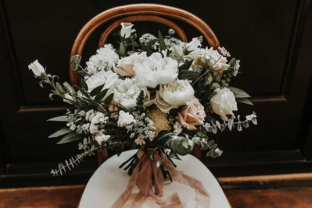 From all of us at Beautiful Savage Flowers, merry Christmas and happy holidays!
-
Coordinator: #confettiskies
Floral Designer: @beautifulsavageflowers
Photography: @ohlovelywedding
Videography: @audreyalbafilms
DJ: @rayonthemic
Venue: @franciscangardens
Catering: @24carrotscatering
Cake + Desserts: @simplysweetcakery
Ceremony Venue + Officiant: #missionbasilicaparish 
Hair: #bibbitybobbitybeauty
Make Up: @kp_mua
Invitation + Stationery:#ChristopherMaze
Wedding Dress Designer: @miasolano
Wedding Dress Boutique: @luv_bridal
Bridesmaids Dresses: @birdygrey @davidsbridal
Groom + Groomsmen Attire: @theblacktux
Photo Area: #photoboothsquad
-
#BSF #beautifulsavage #beautifulsavageflowers #bsflowers #savageflowers #floristlifeunfiltered #floristlove #ocwedding #ocweddingflorist #weddingflowers #franciscangardens #sanjuancapistrano