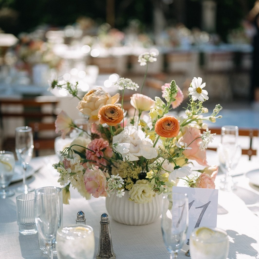 Love this venue, these florals, and all the photos from that day! 

Florals | @beautifulsavageflowers 

Venue | @grandgimeno 

Coordinator | @klinkevents 

Photographer | @sarasolphoto 

#oldtownorangewedding #grandgimenoweddings #socalweddingflorist