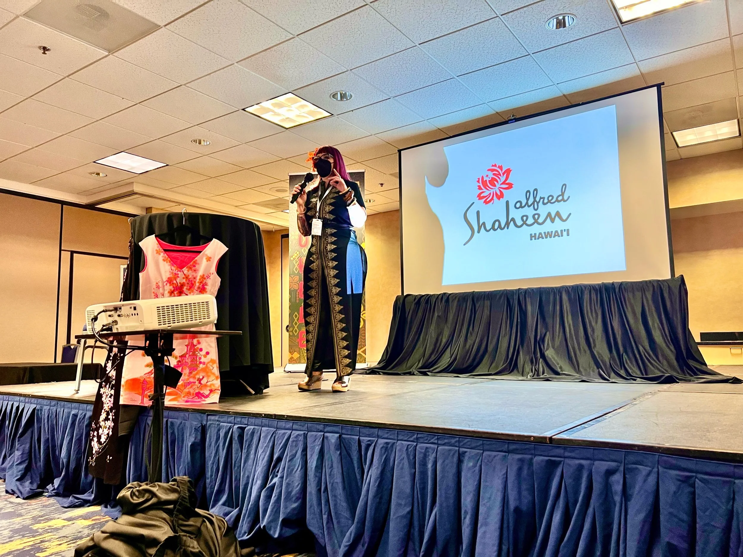 Inuhele 2022 - Alfred Shaheen: Iconic Hawaiian Textiles 