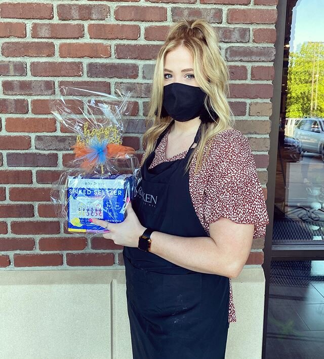 Happy 21st birthday to our stylist Baylee @hair__by__baylee!!!! We hope you have an amazing 21st!!! Enjoy your first LEGAL drink!!! 😍😍
&bull;
&bull;
&bull;
&bull;
#fringesalonwichita #Wichitahair #happybirthday #wichitastylist #wichitaks #love #cel