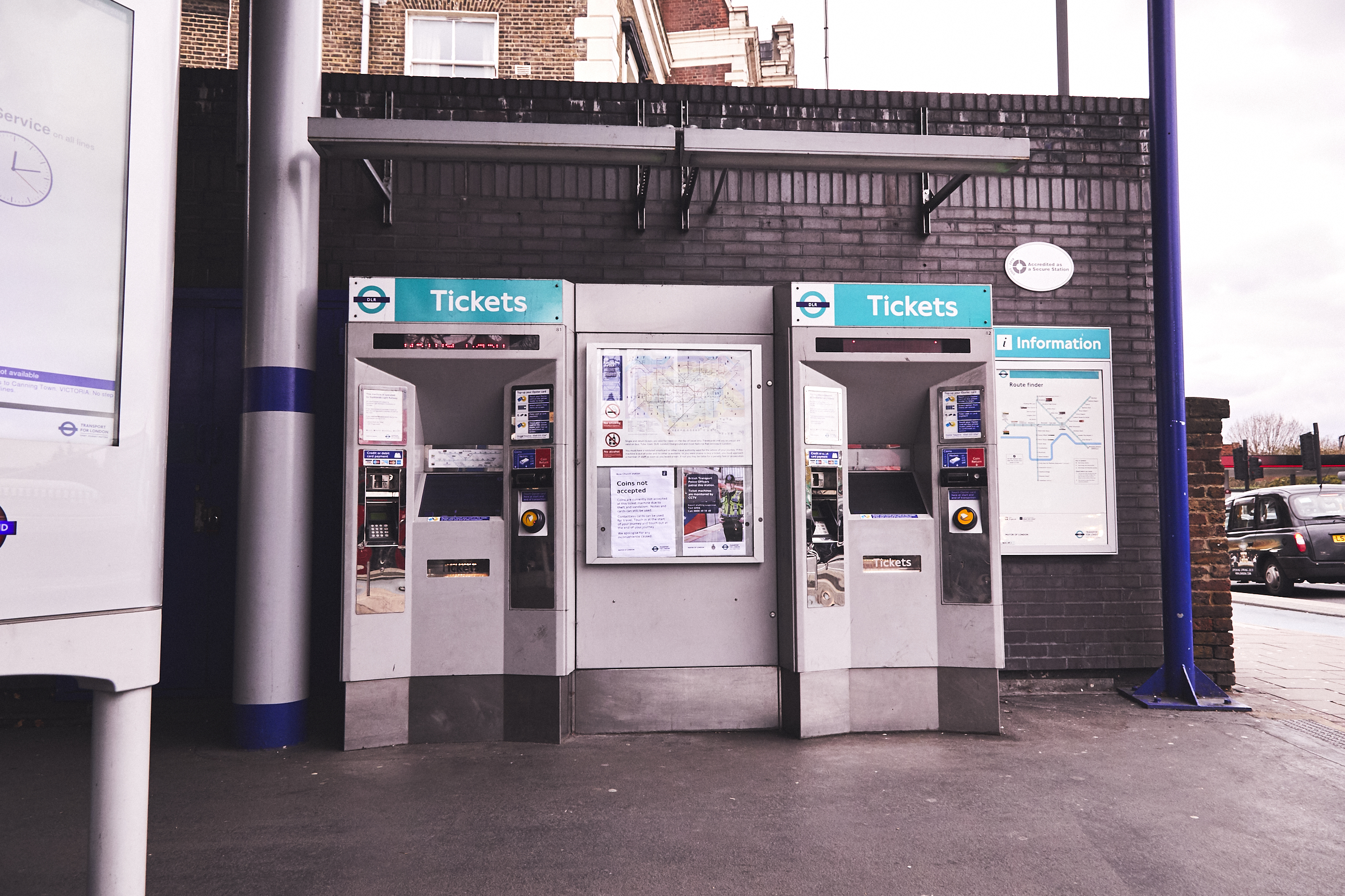 Ticket Kiosk and Oyster Card Reload (Copy)