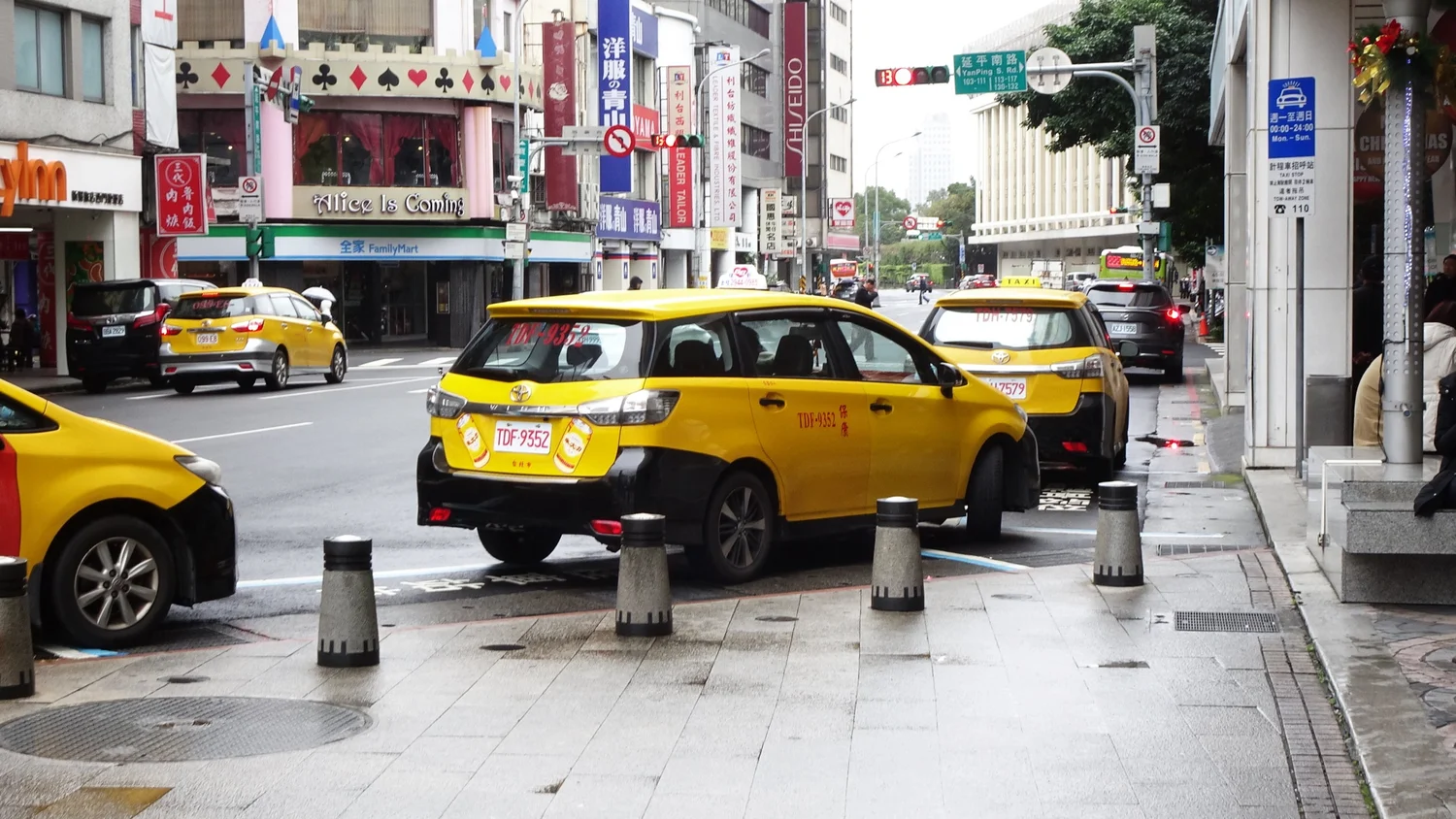taxis-in-taipei-tunnel-time