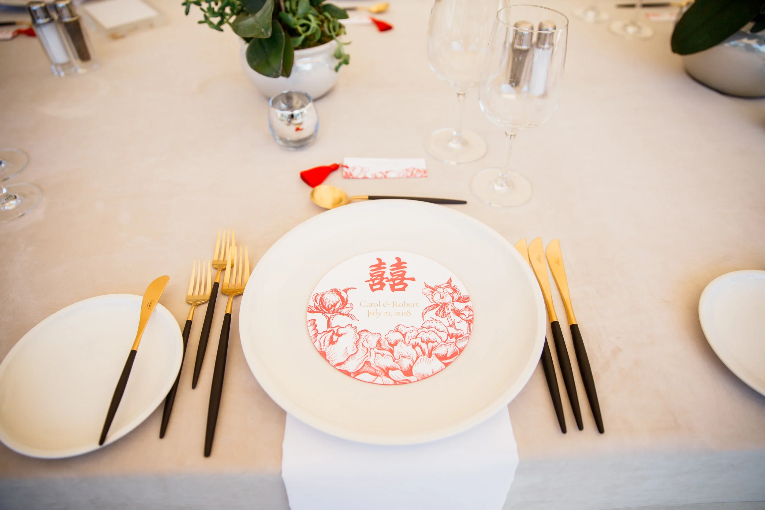  Designed by the Bride, the menu was titled with the Chinese character for “double happiness”, a symbol of good luck and happy marriage for newlyweds. 