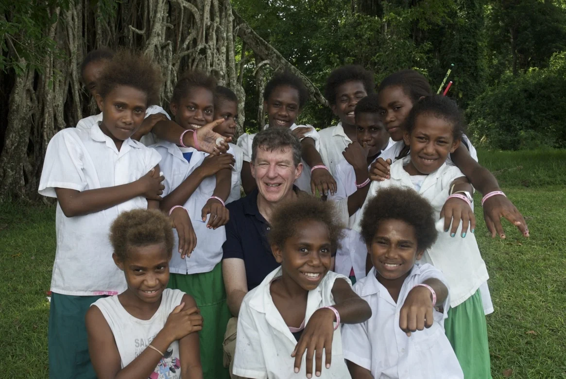 Ian Frazer & Vanu girls 2.jpg