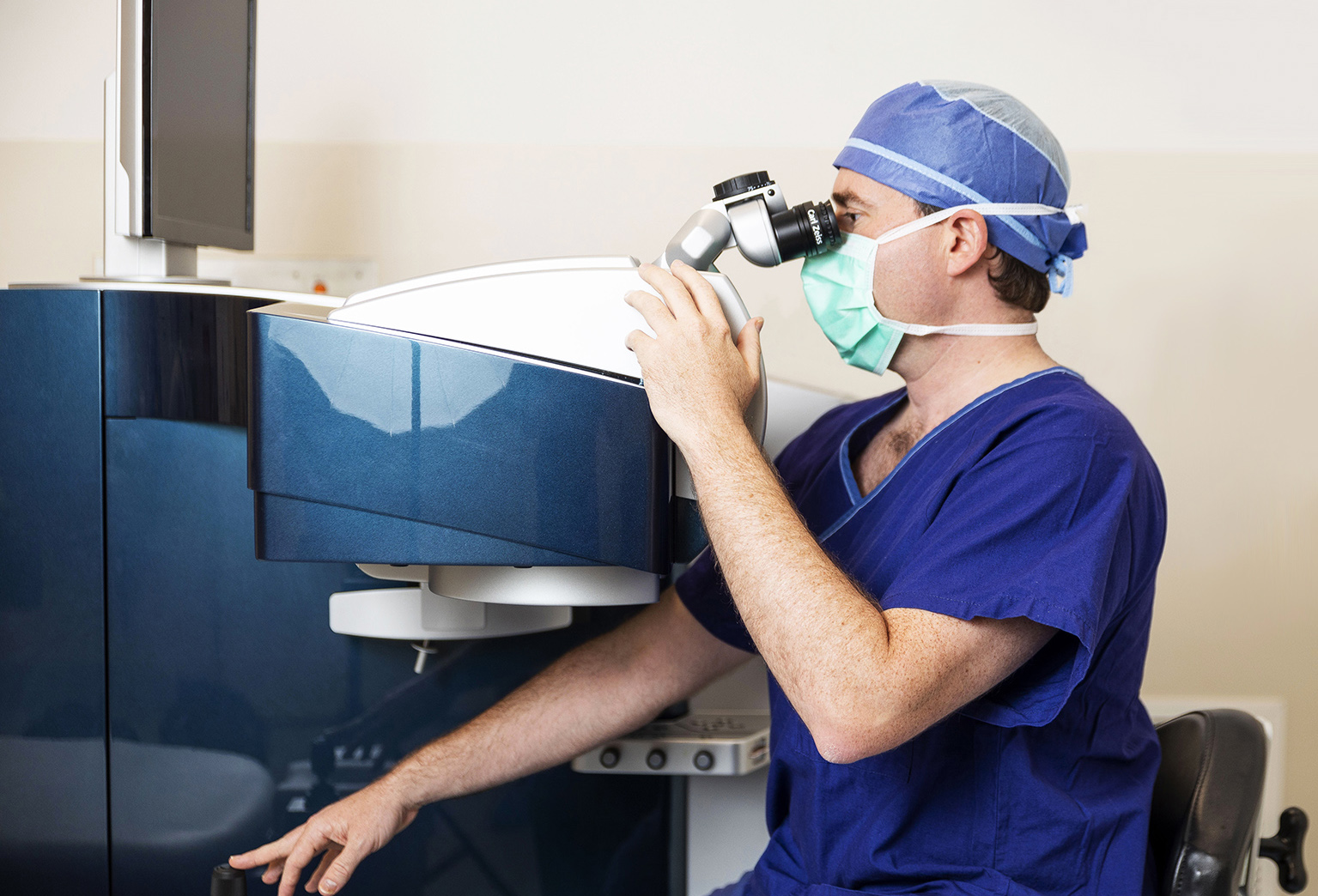 Dr David Gunn Refractive Laser Eye Surgeon Queensland Eye Institute Brisbane.jpg