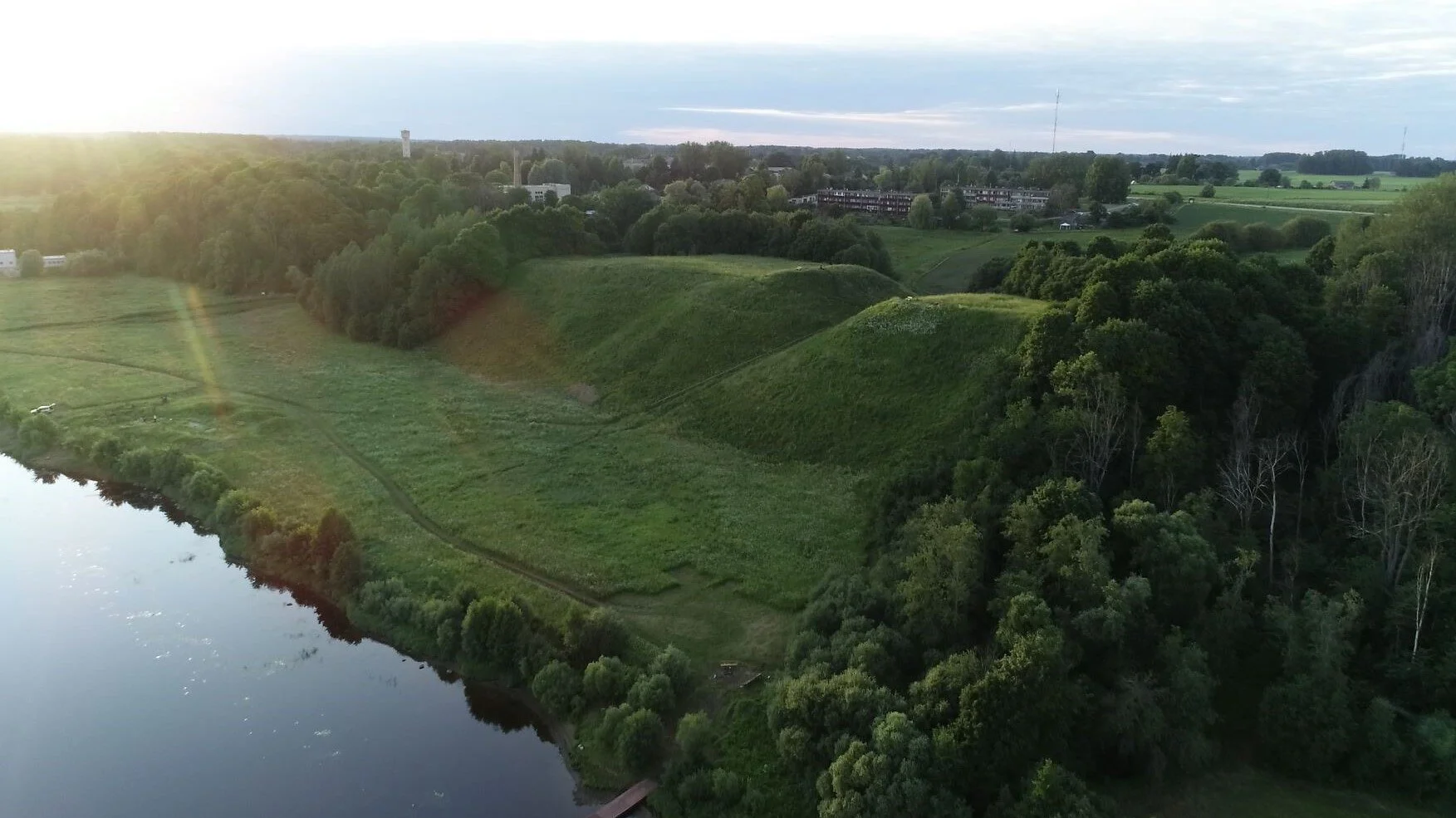 Lidojums pār pilskalnu