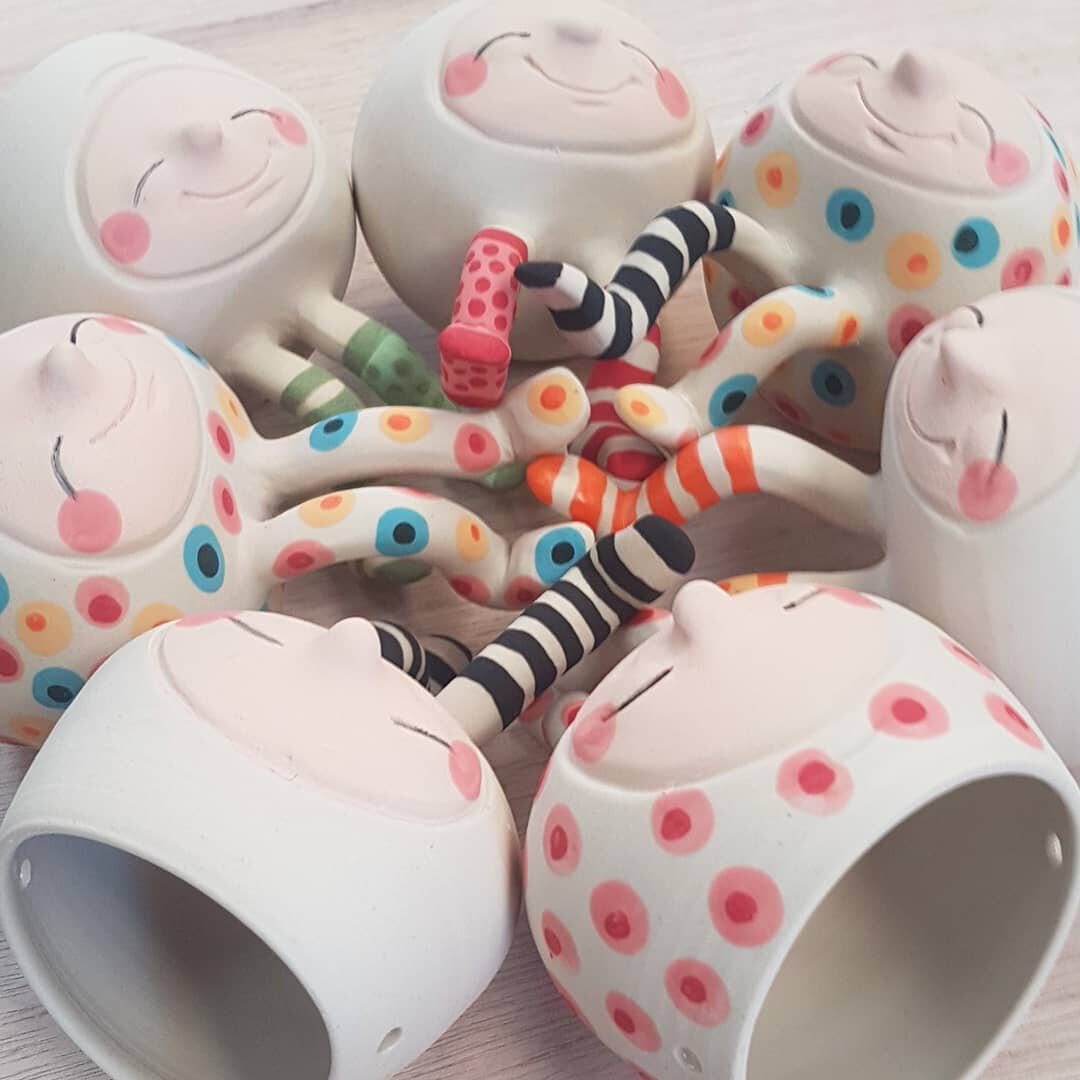 One in, all in 😊
...
#tangledlegs #littlelegs #spots #rainbowcolour #friends #hangingpots #mondaymadness  #tangled #oddsocks #ceramiclife