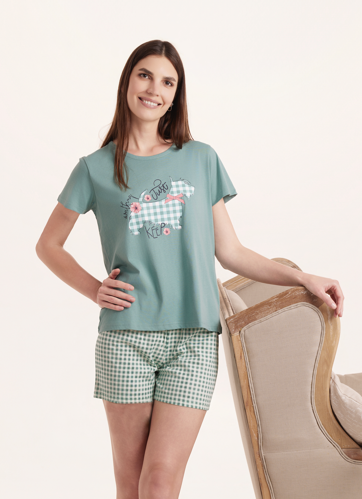 pijama-verano-mujer-pijamascue-gris-pantaloncorto-mangacorta-verde-cuadrosvichy-perro-.png