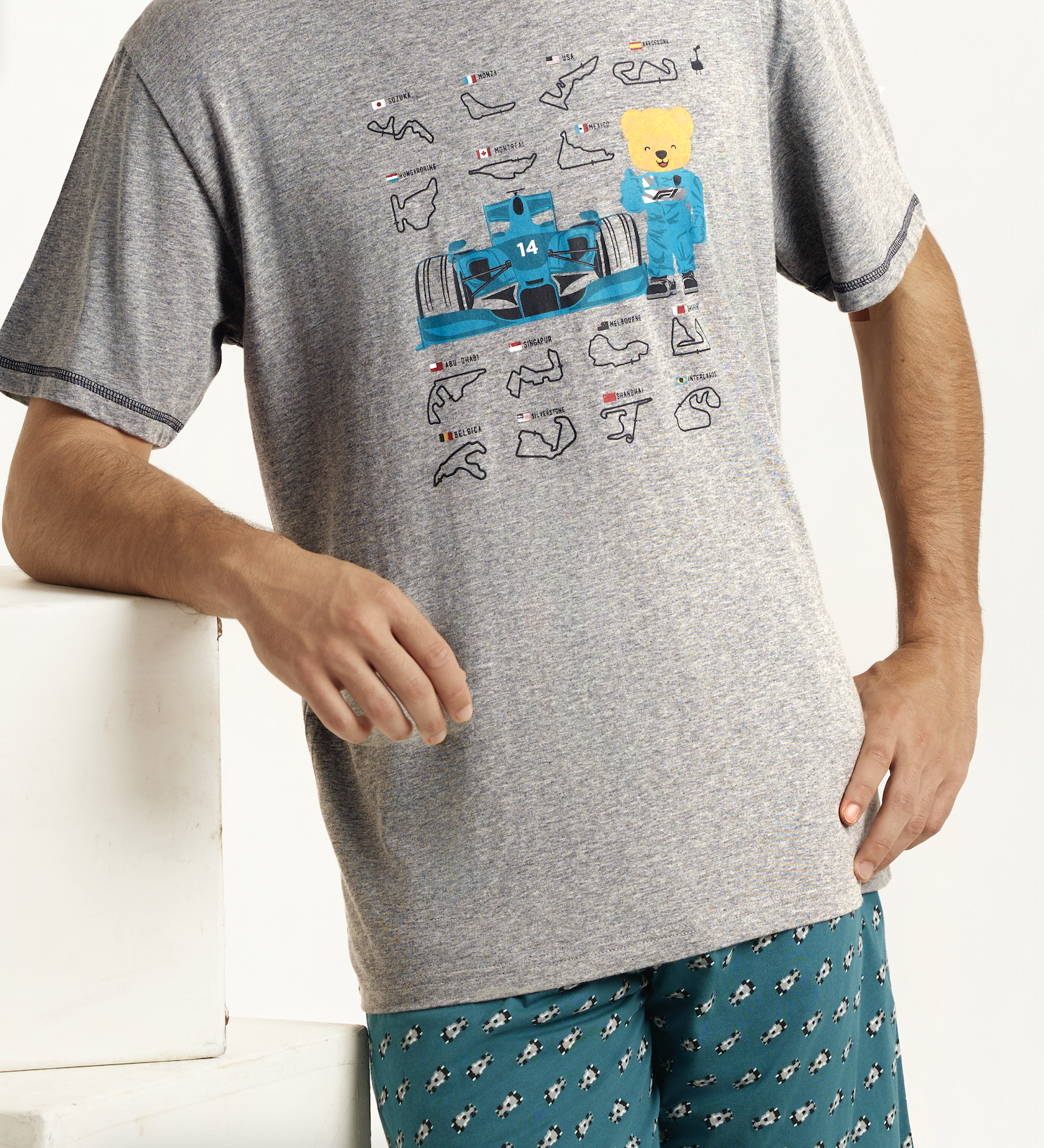 pijama-corto-hombre-chico-formula1-fernandoalonso-astonmartin-pijamascue-coches.png