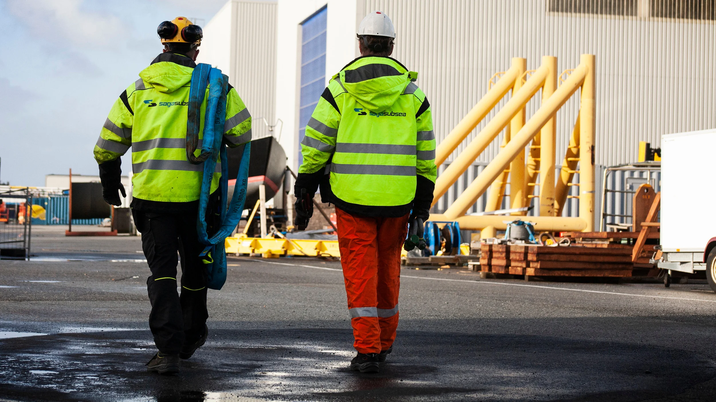 SagaSubsea+workers+on+quay.jpg