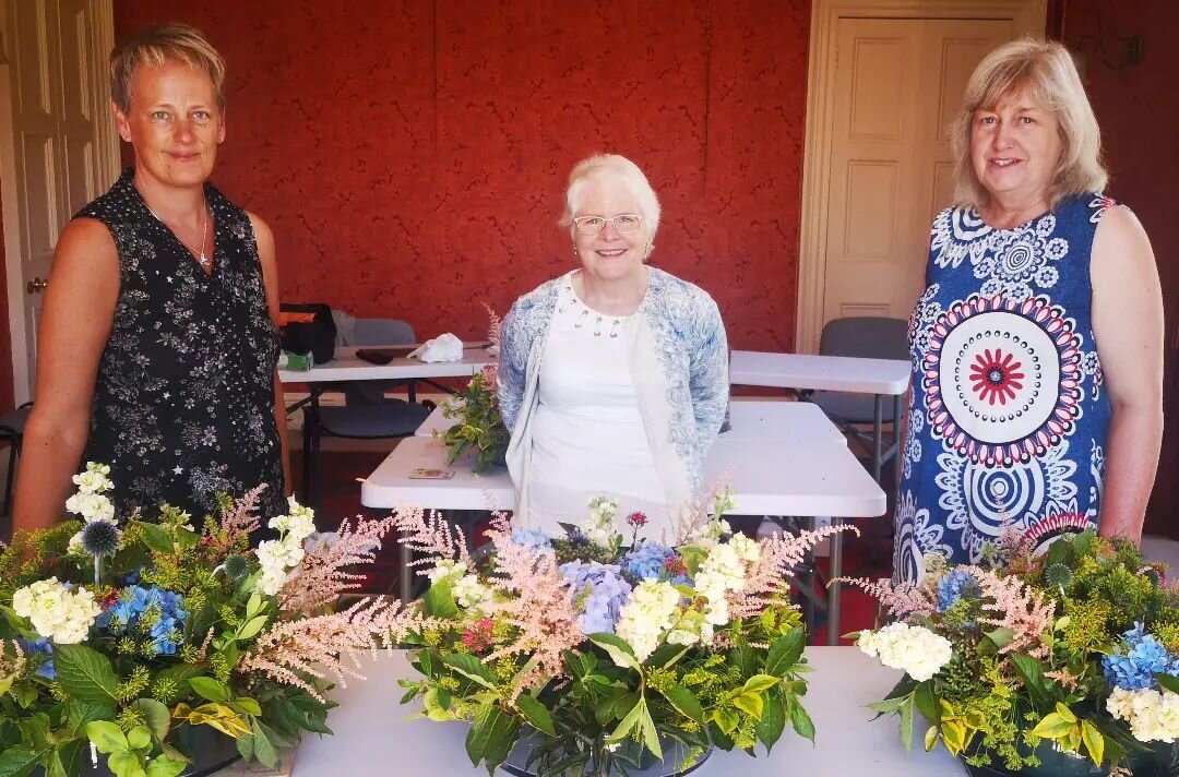 #shambelliehouse #flowerworkshop #summerflowers #tablecentres
Great table centre workshop @shambellie_house_dumfries with Mandy, Helen and sybil... Great job ladies!