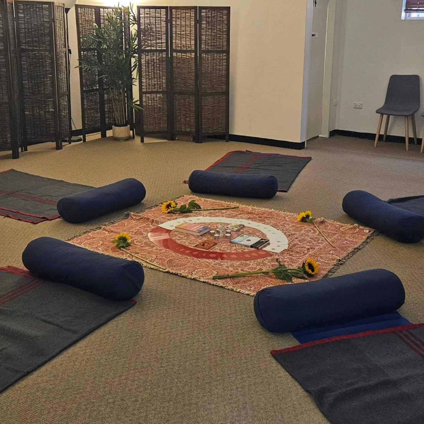 Given all that we are traversing this week, I was unsure when or if I should share. 

And yet the Seasonal Women's Retreat I held on Saturday has been such an anchor for me throughout. 

It reminds me of the glimmers ✨️ 

Of hope. 

Of light. 

Of ea