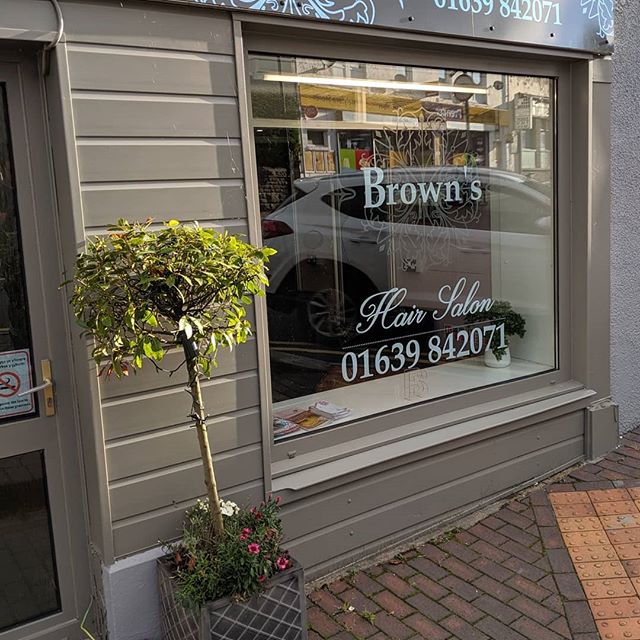 Window graphics installation day for Browns Hair Salon in Ystalyfera! 
White #metamark vinyl finished off with frosting to add a suttle touch of the decorative pattern behind. 
#graphicprint #graphics #graphicdesign #graphicshop #window #windowgraphi