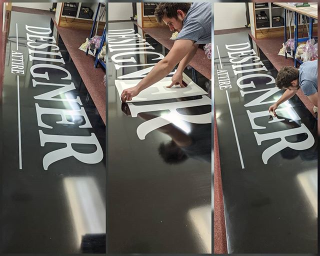 When the shop isn't built to fit a 30ft sign... You make it work aha! 
Wrapped boards using gloss black #metamark vinyl with white lettering ontop. Perfect finished👌🏻 installation of the sign to follow

#printshop #graphicprint #graphicdesign #grap