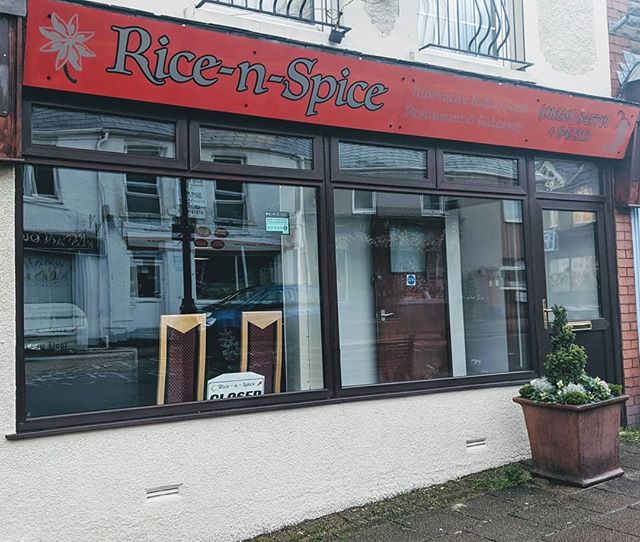 Bright and early Saturday sign fitting for Rice and Spice in Ystradgynlais this morning! 
#sign #signboard #signfitters #local #graphicprint #printshop #signmaking #aluminum #metamark #metalic #resturant #food #indiancuisine #dining #shop #resturantb