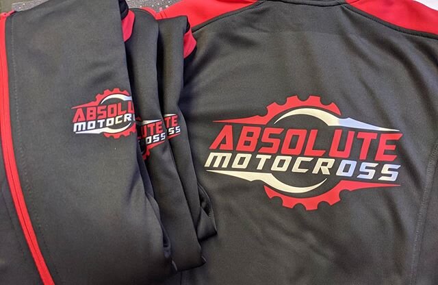 It's been a busy one with our big move, but all orders are going out as planned! Check our these jackets printed for @absolutemotocross before our move! 
#printed #printedclothing #graphicdesign #graphicshop #motocross #bike #racing #motocrosslife #s