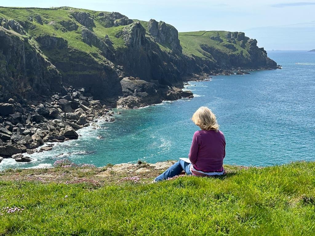 Fiona sketching clliffs in North Cornwall, The Rumps. Phot by Susie Horner.jpeg