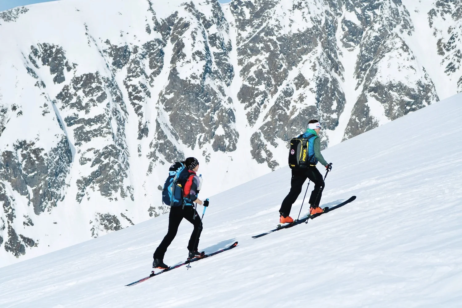 Skitouren in der winterlichen Bergwelt
