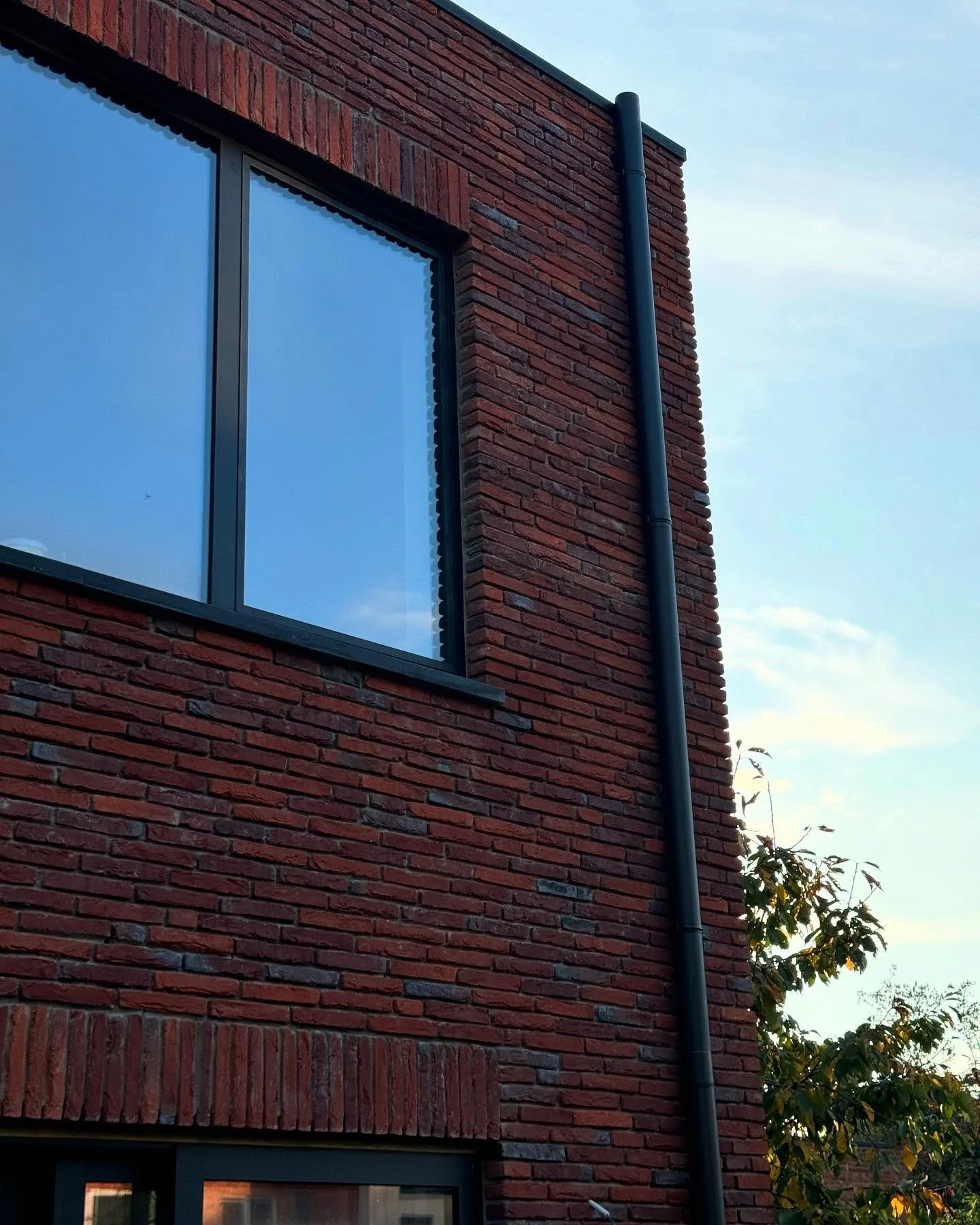 HVX &bull; fa&ccedil;ade en int&eacute;rieur d'&icirc;lot 

#brick #brussels #architecture #belgianarchitecture