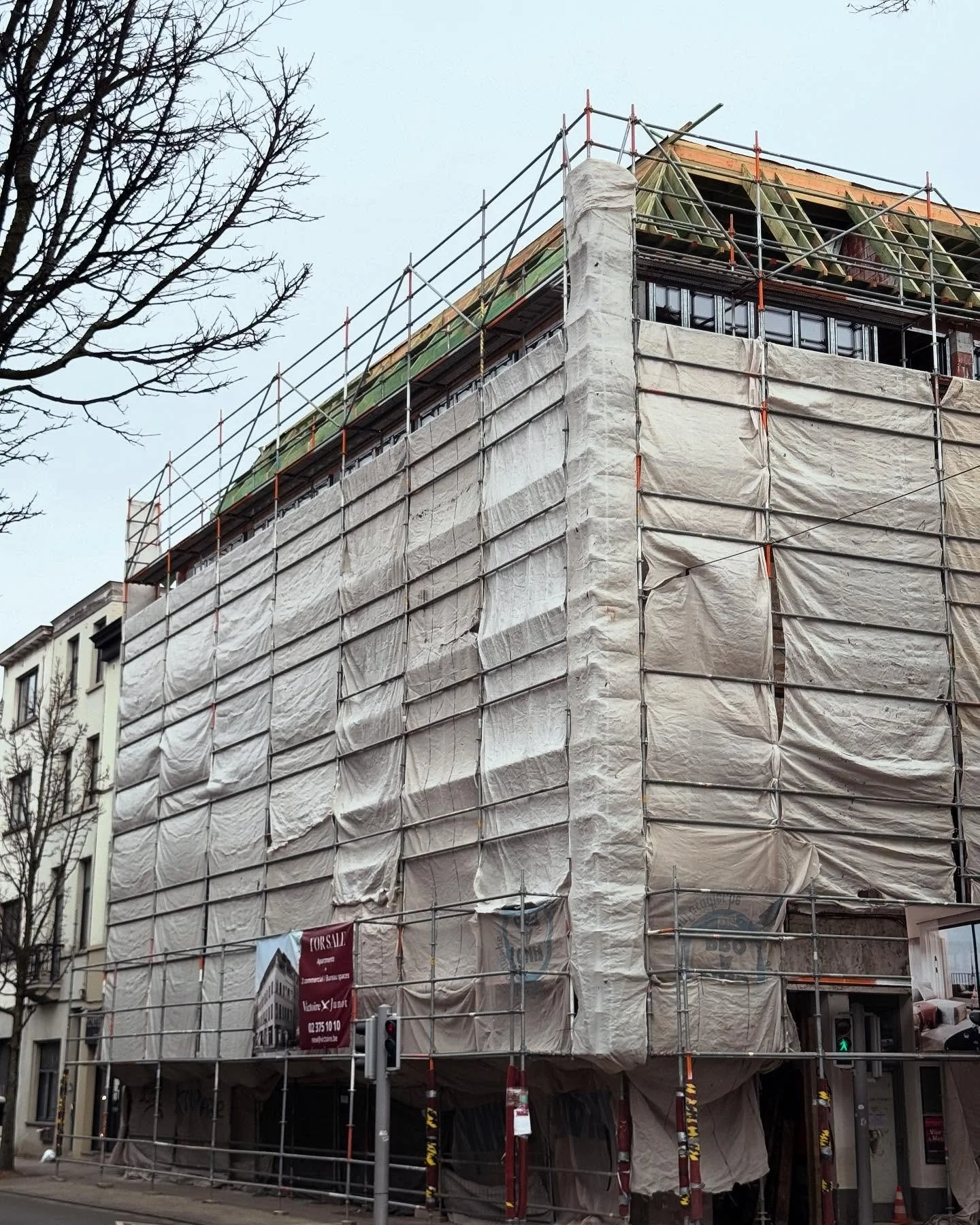 TR&Ocirc;NE &bull; sur&eacute;l&eacute;vation d'un immeuble 

#brussels #renovation #architecture #belgianarchitecture