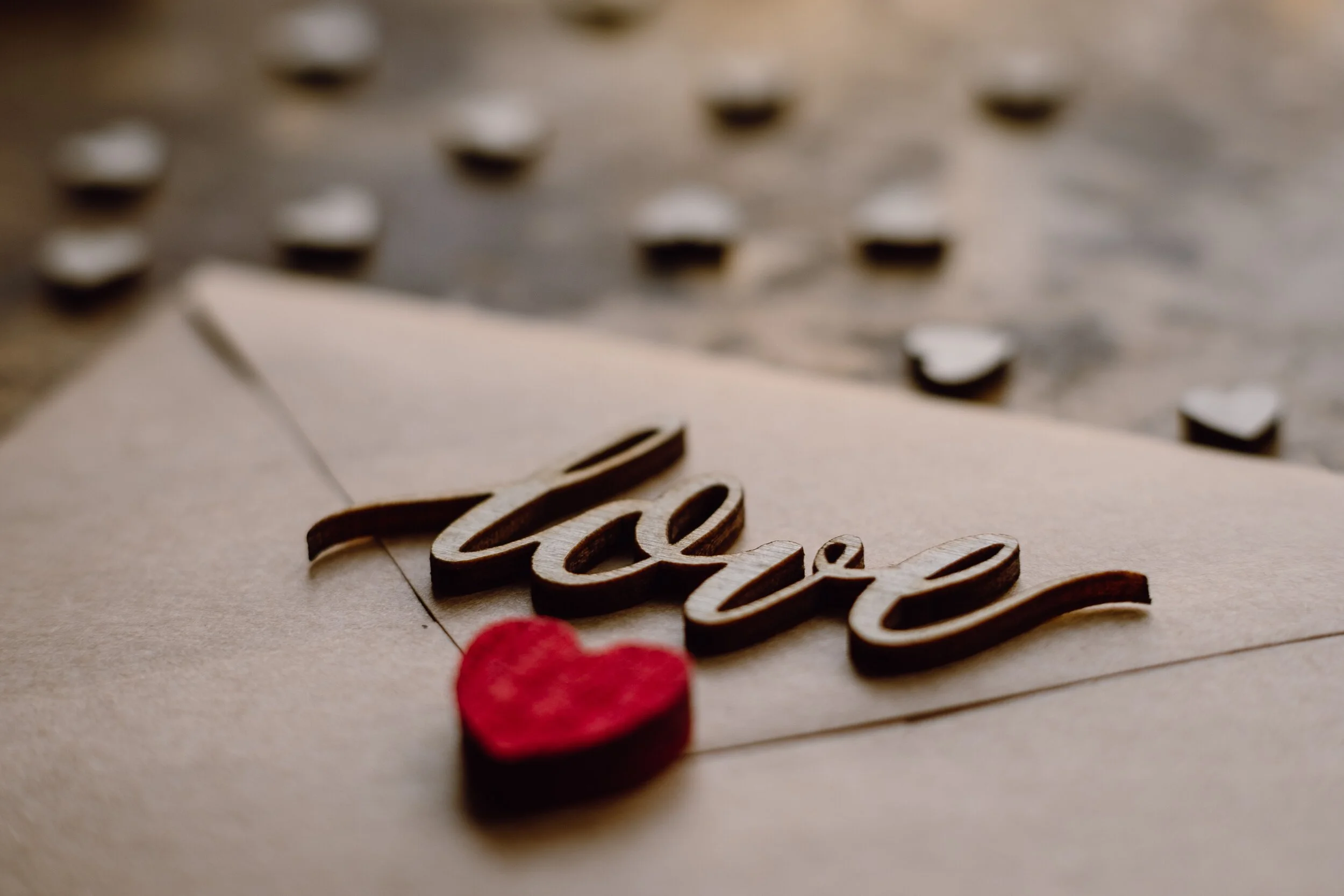 selective-focus-photo-of-love-letter-3731876.jpg