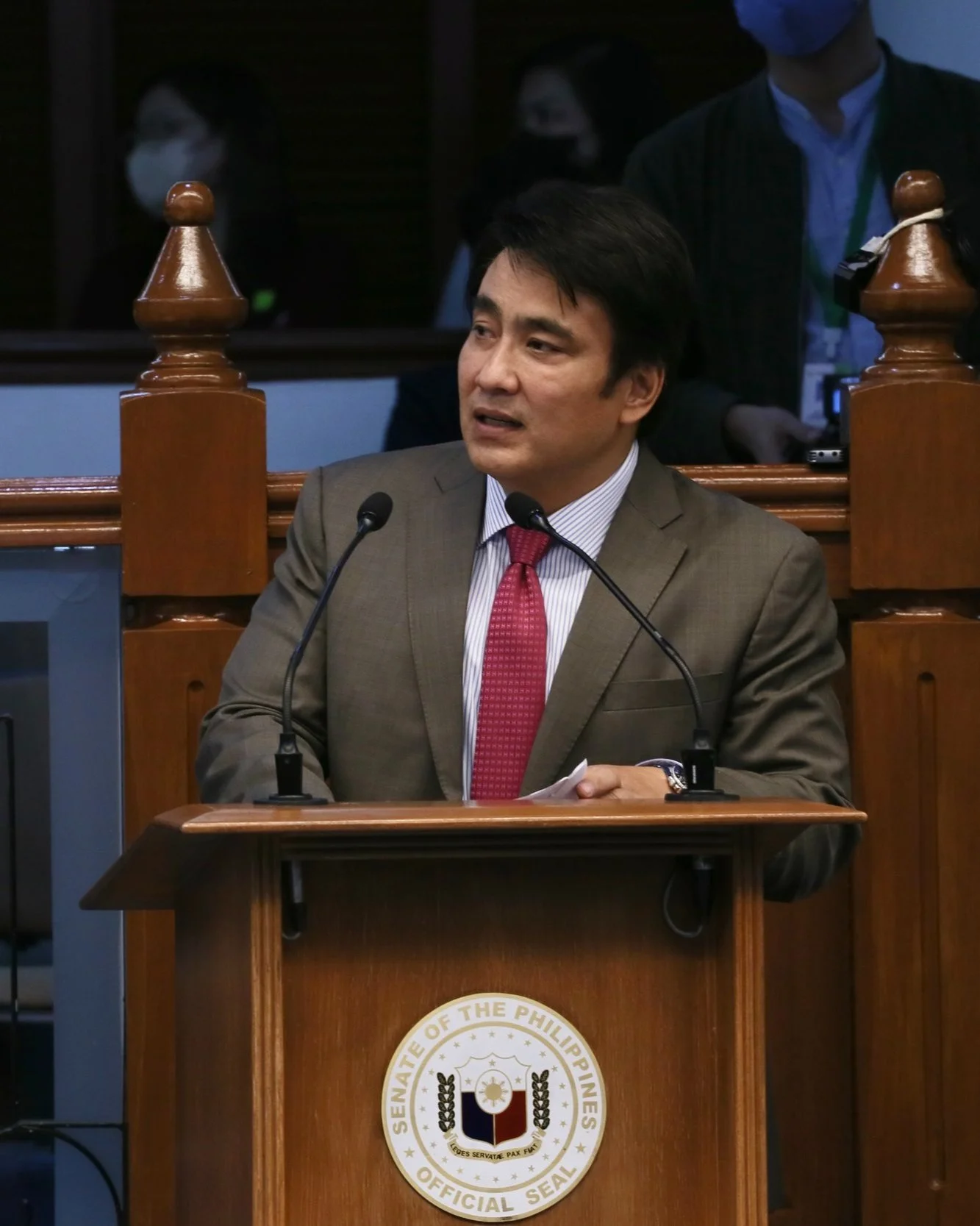REVILLA SEEKS INQUIRY ON POLICE INVOLVEMENT IN P6.7 BILLION DRUG HAUL