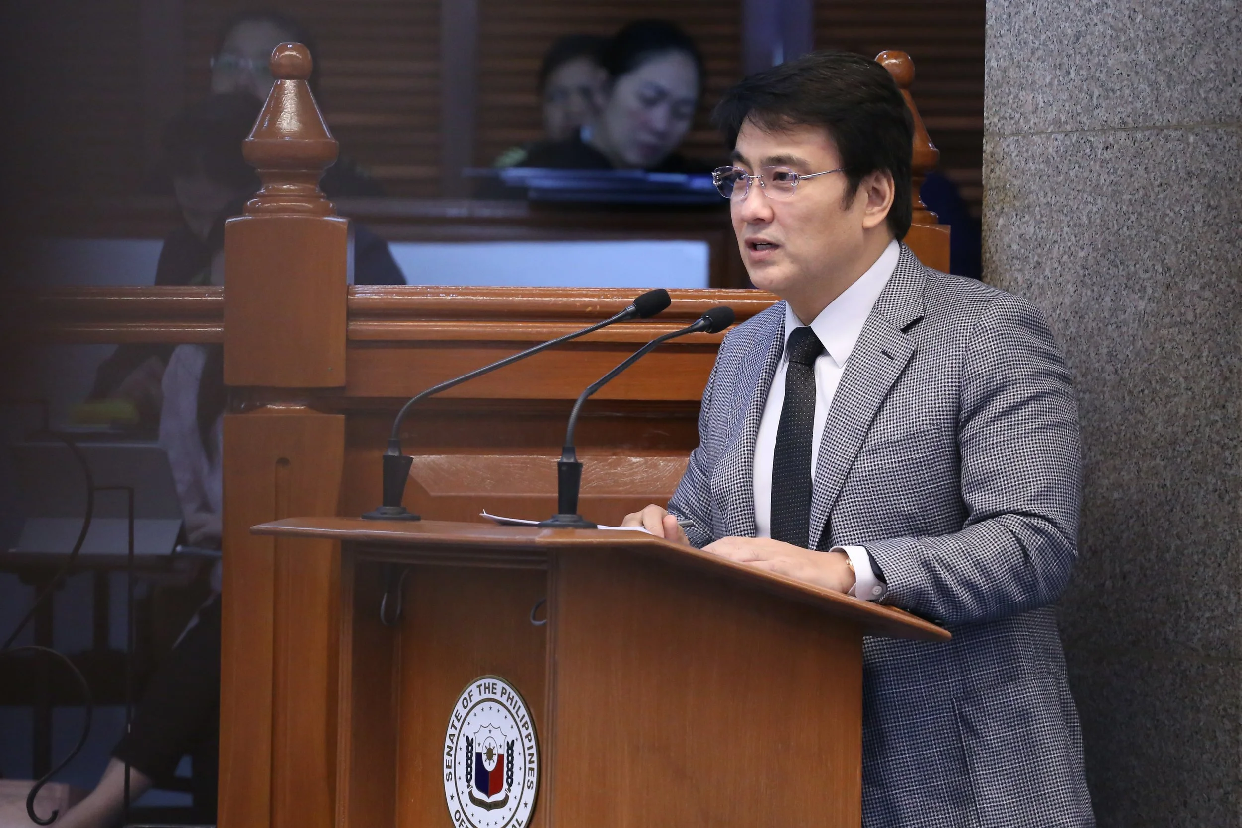 REVILLA HAILS 30-DAY TOLL SUSPENSION IN PARTS OF CAVITEX