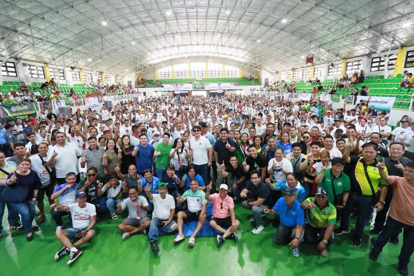 REVILLA BRINGS AID TO FIRE VICTIMS IN CAVITE CITY