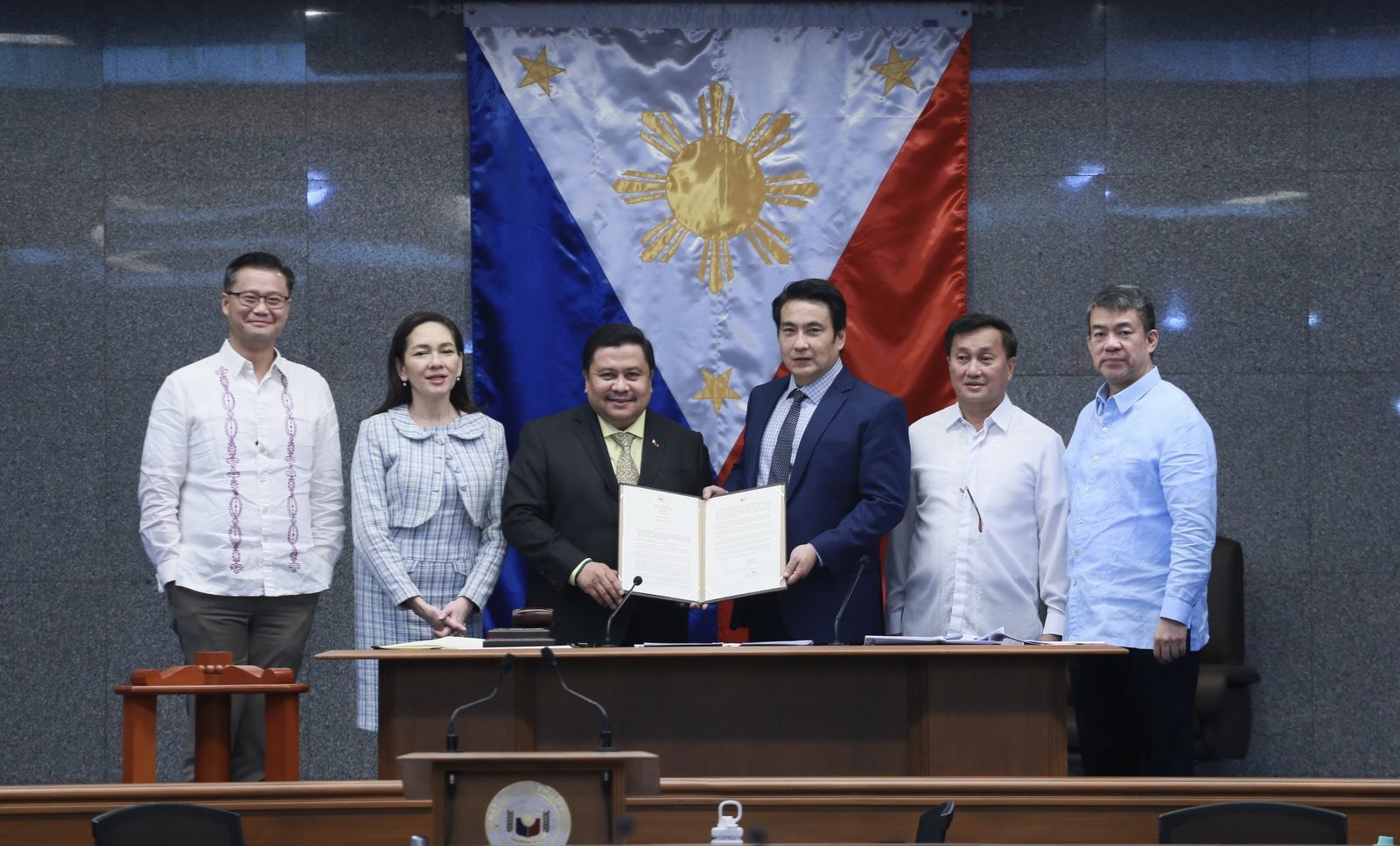 REVILLA PAYS TRIBUTE TO THE LATE LILY MONTEVERDE