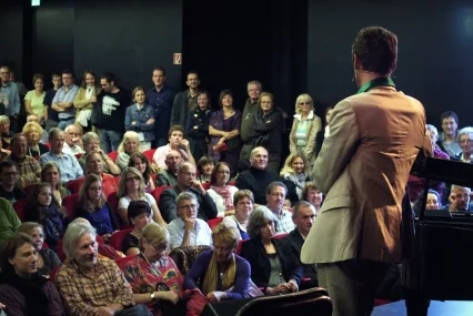 Eroeffnung_renitenztheater.jpg