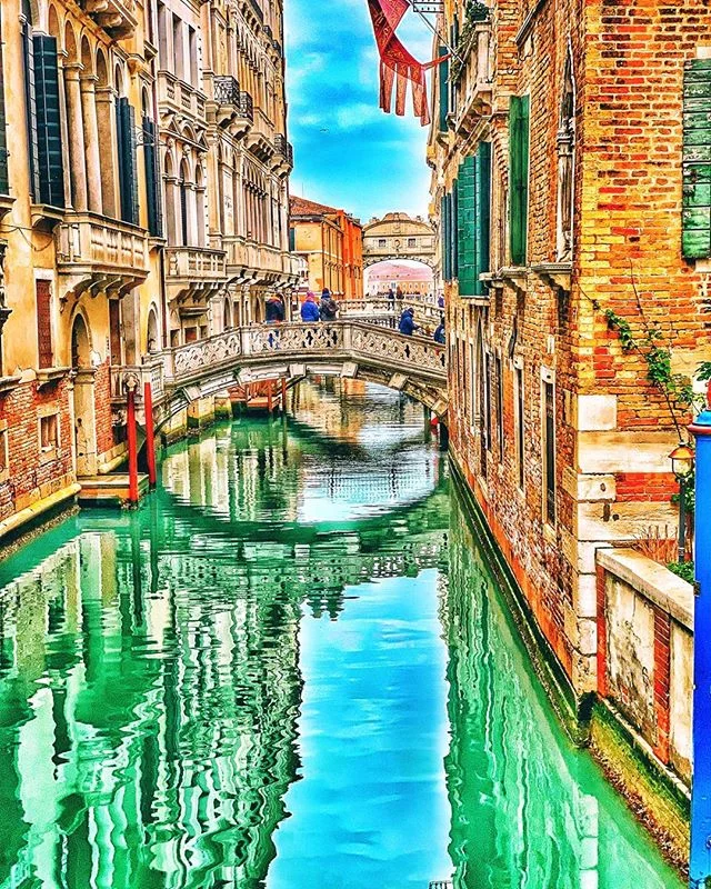 Copyright Laurence de Vog&uuml;&eacute; 
#Italie#streetphotography#pontdessoupirs#canaletto#Venise#Igers#IgersItaly