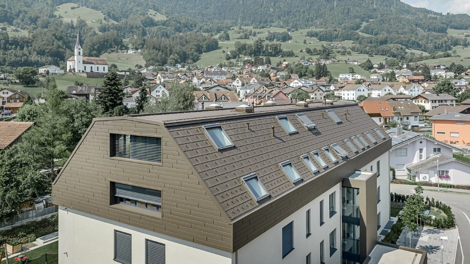 csm_PREFA-R16-Siding-braun-Mehrfamilienhaus-Wangs_a63380d0b2.jpg
