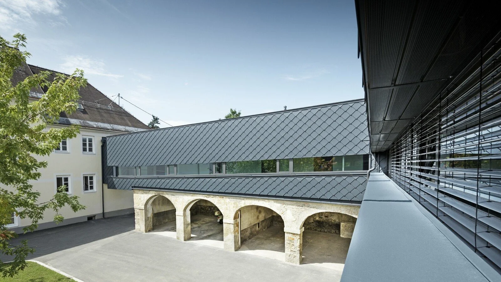 csm_PREFA-BH-Voelkermarkt-Wandraute-29-Anthrazit-Mauern_df48dac04e.jpg