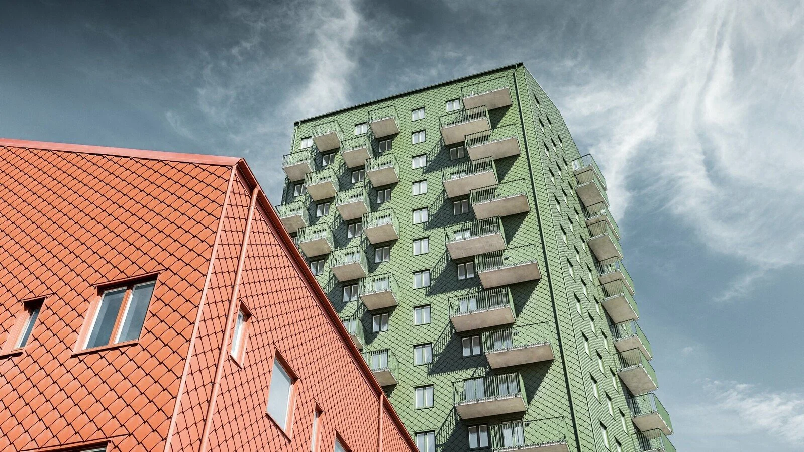 csm_PREFA-Wandraute-29-ziegelrot-olivgruen-Goeteborg-Schweden-Hochhaus_d6b0ebdb0f.jpg