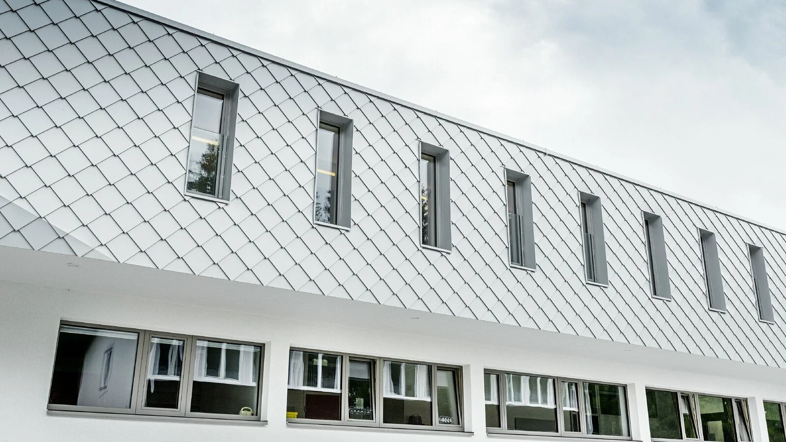 csm_PREFA-kindergarten-kaprun-fassade-Wandraute02_c0abc3206e.jpg