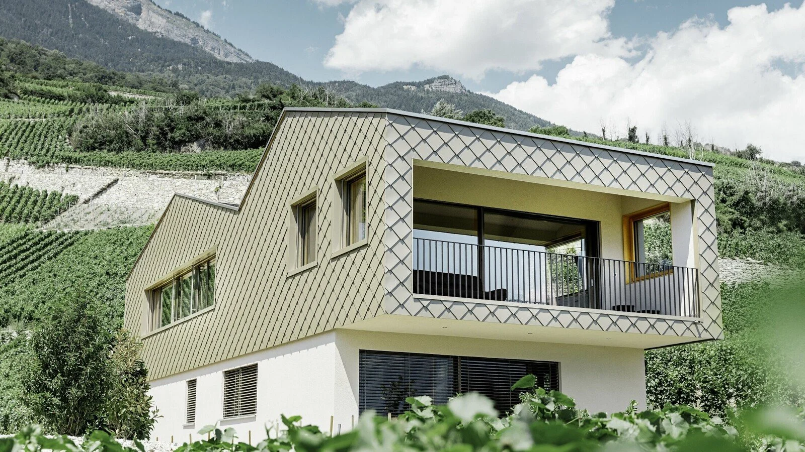 csm_PREFA-wandraute-weinberge-Vetroz-rhonetal-Villa-Einfamilienhaus_b16d5480de.jpg