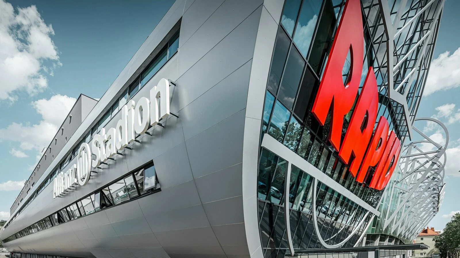 csm_Allianz-Stadion-Rapid-Wien-PREFA-Fassade-Aluminium-Verbundplatte-Silbermettalic__3__51d037eebc.jpg