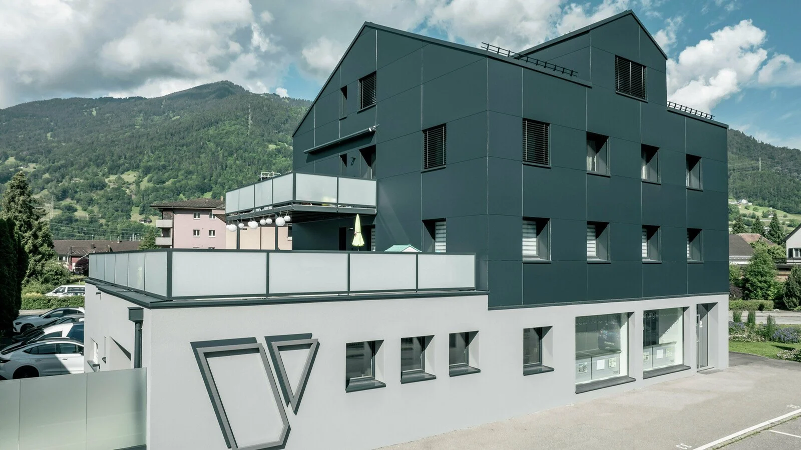 csm_PREFA-Architekturbuero-Voser-Fassadensanierung-PREFABOND-Anthrazit_a7b661e035.jpg