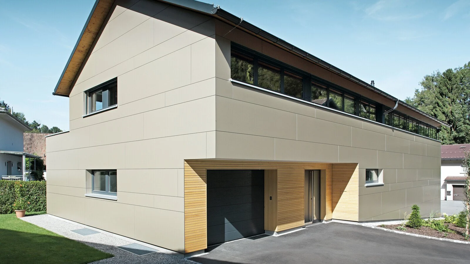 csm_PREFA-Einfamilienhaus-Hohenems-Aluminium-Verbundplatte-Dachplatte-Komplettsystem-01_1fd08f3993.jpg