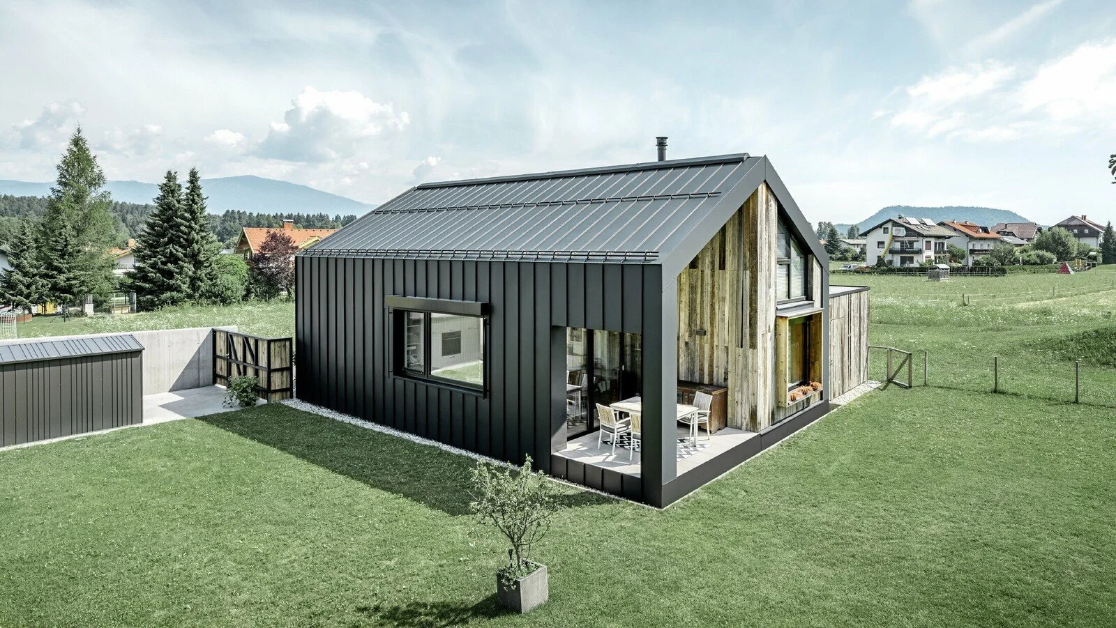 csm_PREFA-Wohnhaus-Antonitsch-Prefalz-anthrazit-vorne_3dd98c33d9.jpg