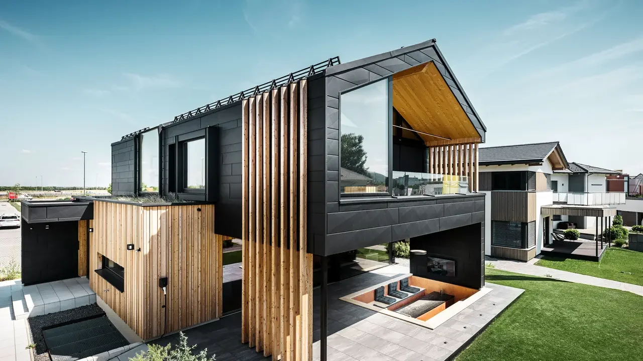 csm_Gartenseite-Obergeschoss-Musterhaus-Autark-Blaue-Lagune-Voesendorf-AT-PREFA-Fassade-SidingX-Schwarz_1eaae6ebc4.webp