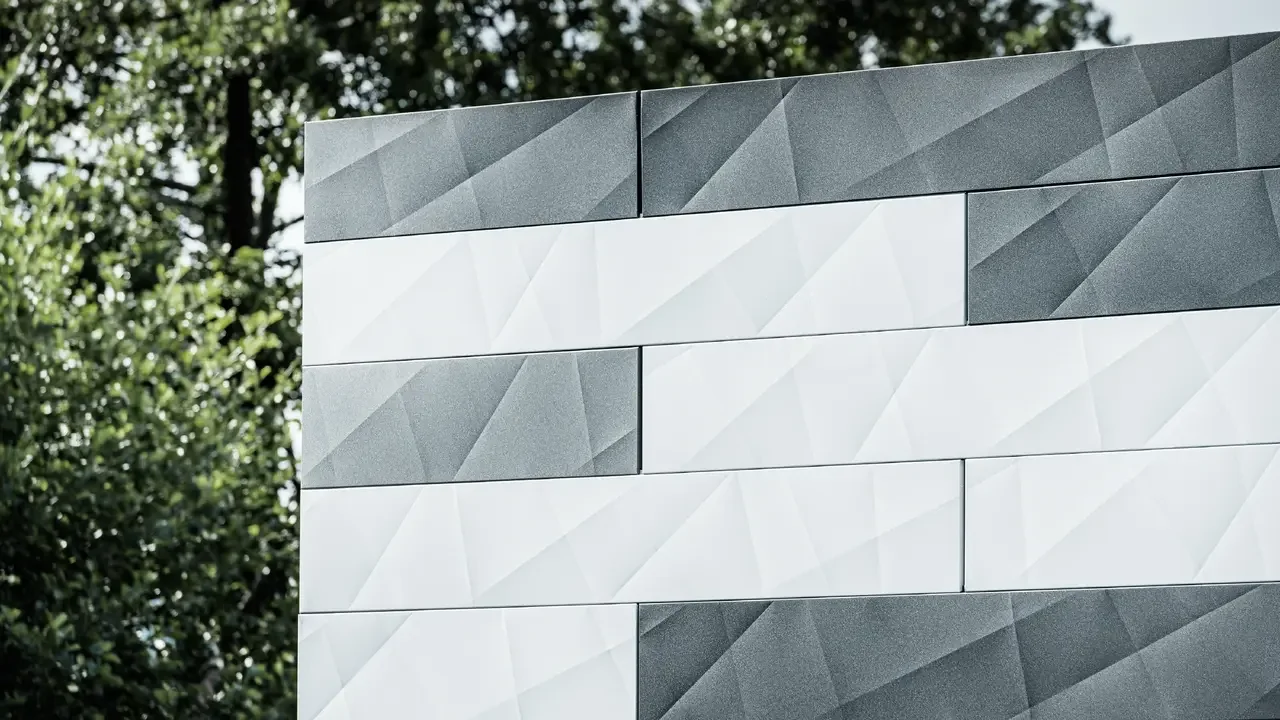 csm_PREFA-Spenglerei-Prechtl-Ottensheim-Fassade-SidingX-anthrazit-hellgrau-prefaweiss_388784b72b.webp