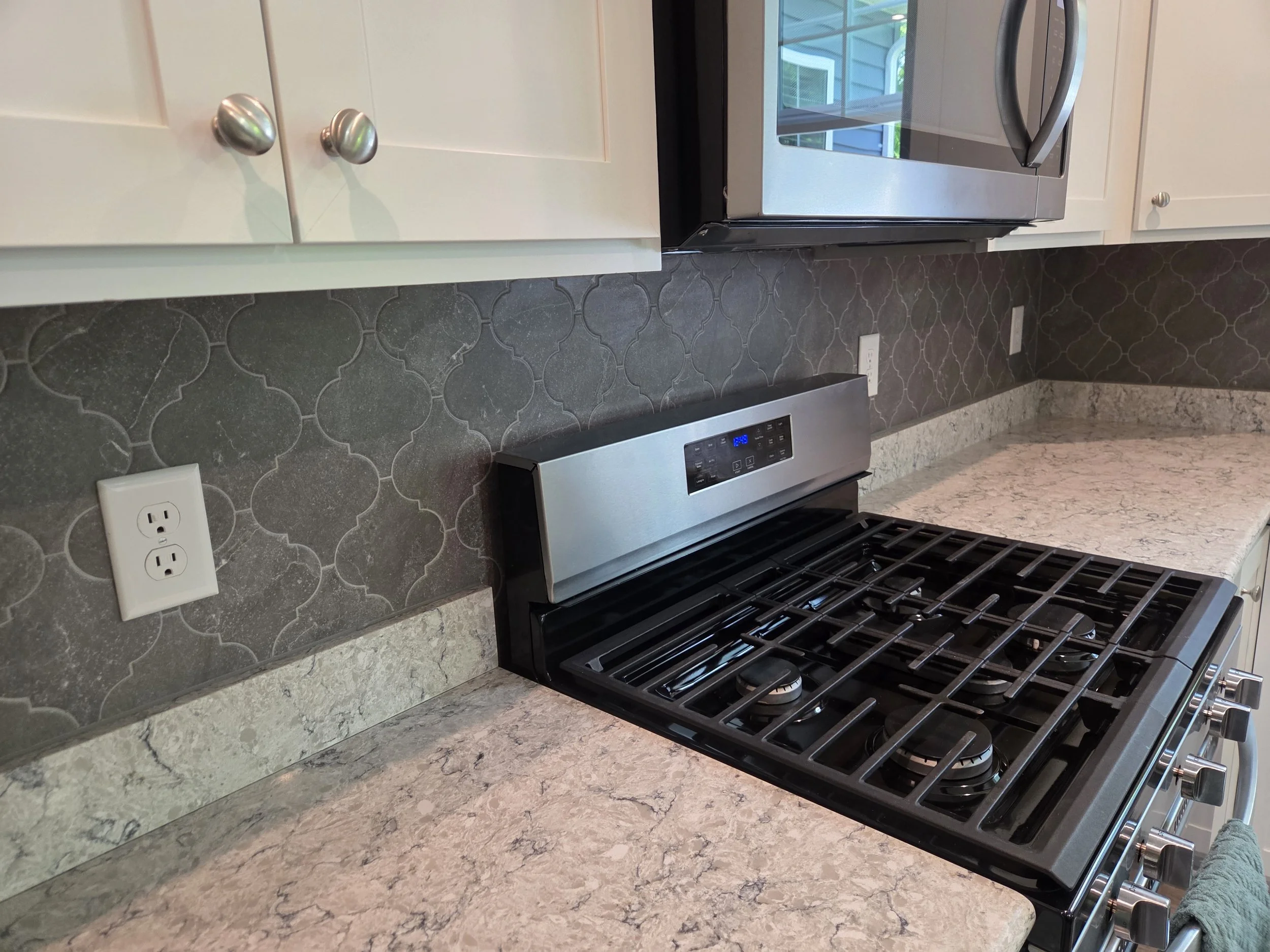 Grey Arabesque tile backsplash