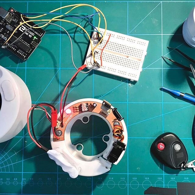 And here&rsquo;s the electronics a bit more in context - fitted inside an enayball and being uploaded with custom coding - again, big shoutout to @harryaxten for that!