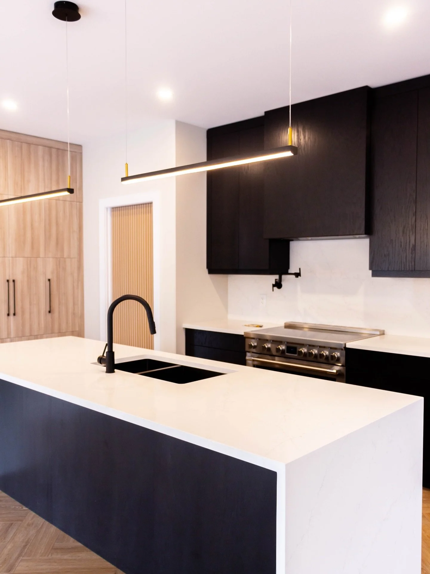 Loving this contrast
Dark anime try and bright white countertops brings this kitchen to life