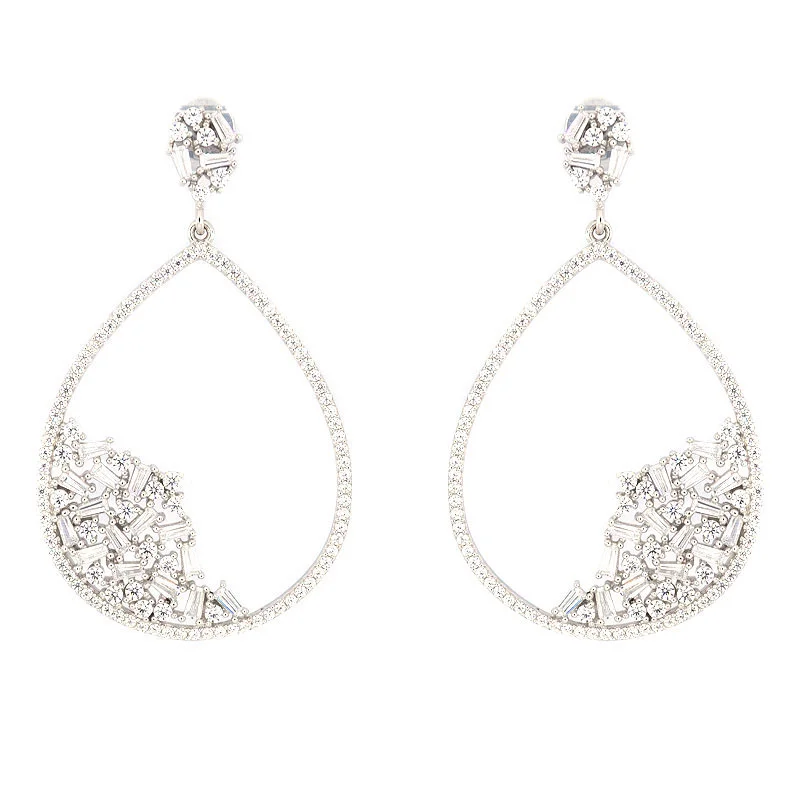 Baguette Rhythmic Suspension Earrings