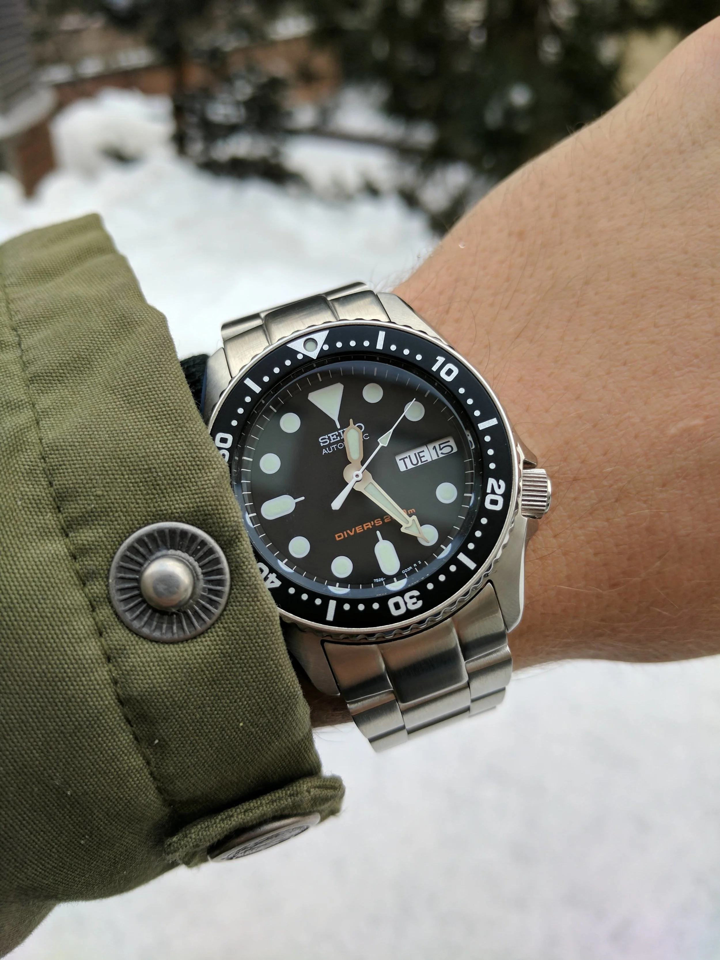 Best Dive Watches for Small Wrists in 2022 — Rescapement.