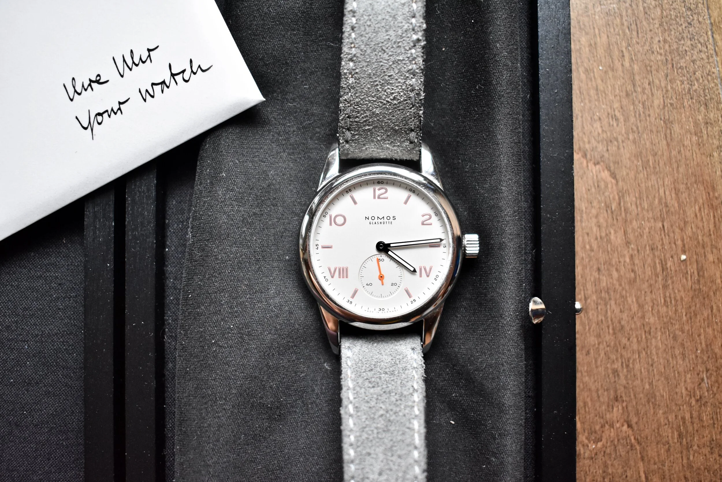 Watches delivered new from Chronext come complete with box, papers, and warranty card.